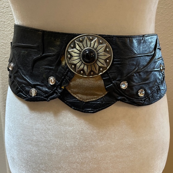VINTAGE EMBOSSED LEATHER EMBELLISHED WIDE BELT ADJUSTABLE main image 4